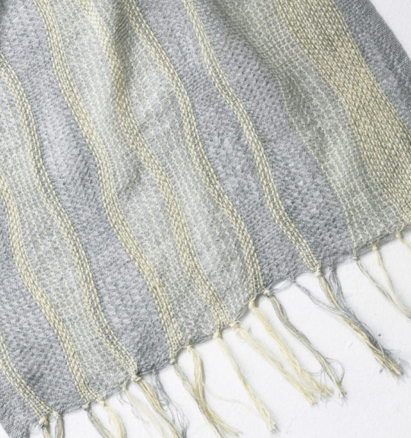 グレーマフラー商品アップ