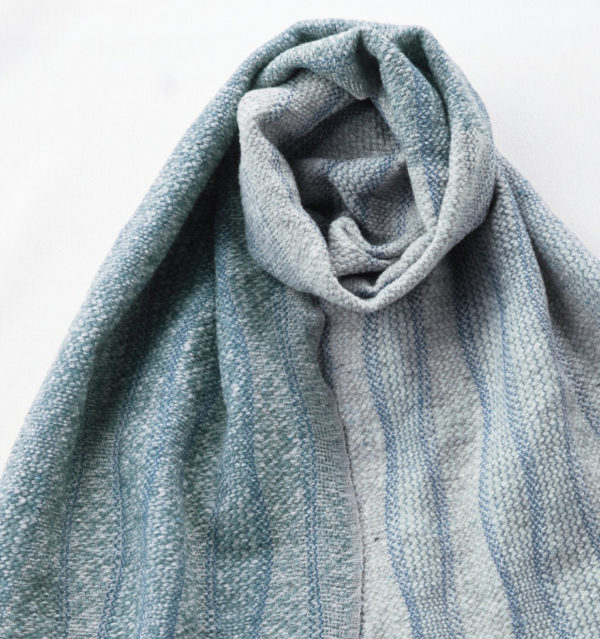 グレーマフラー商品アップ