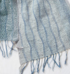 グレーマフラー商品アップ