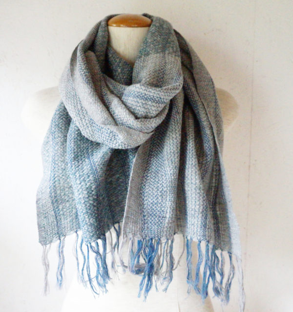 グレーマフラー巻いた状態