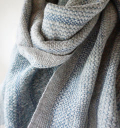 グレーマフラー商品アップ