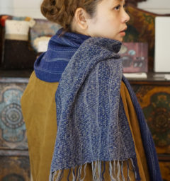 ブルーマフラーモデル着用