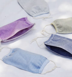 布マスク５色並ぶ