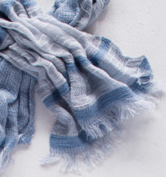 ブルーショートマフラー商品アップ