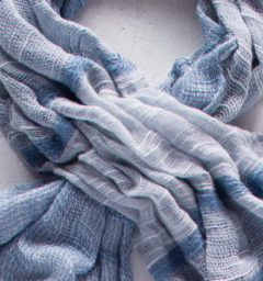 ブルーショートマフラー商品アップ