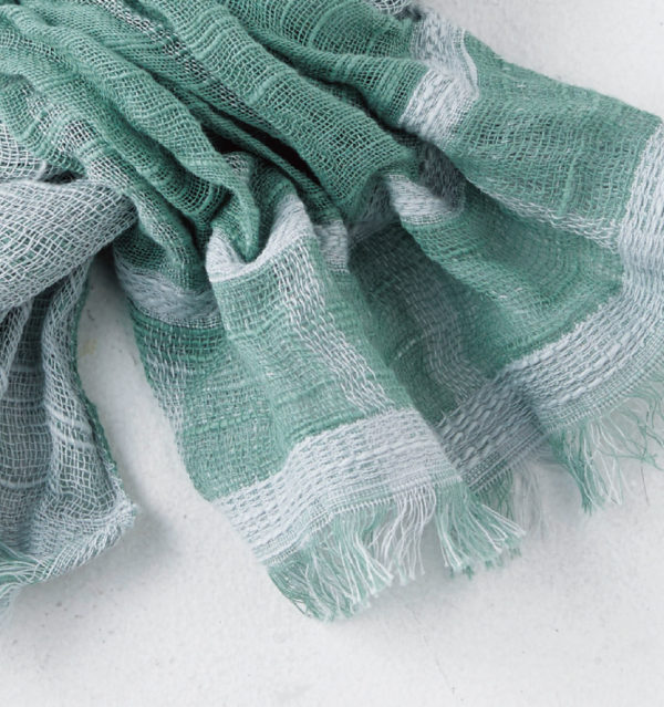 グリーンショートマフラー商品アップ