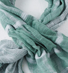 グリーンショートマフラー商品アップ