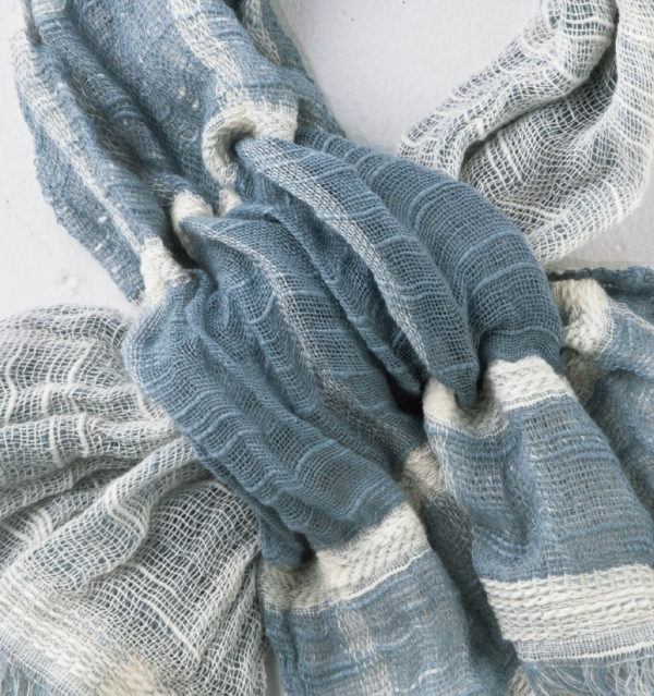 ブルーショートマフラー商品アップ